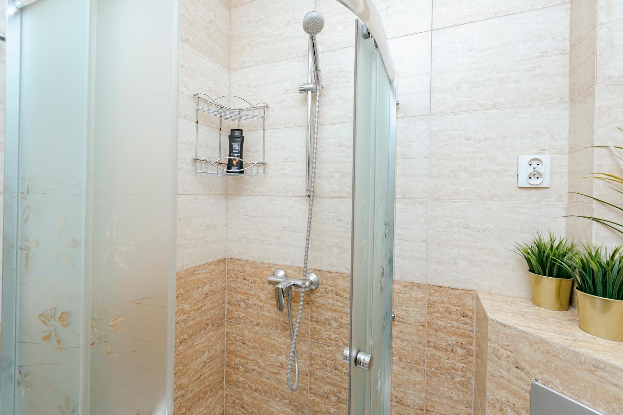 Plac Konstytucji 6 Orange - Apartament Dla 4 Osob - Bezplatny Parking - Free Parking - Piekny Widok Na Panorame Warszawy Varsóvia Exterior foto