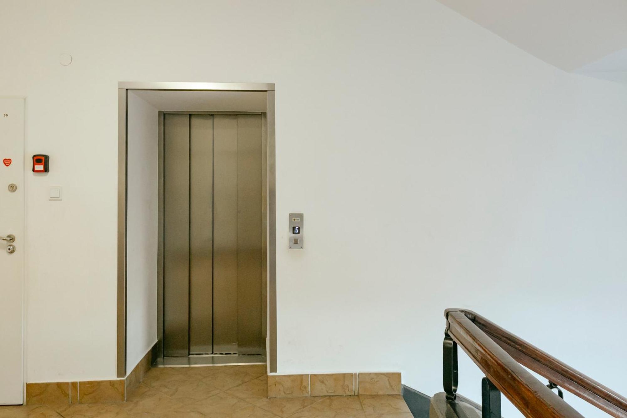 Plac Konstytucji 6 Orange - Apartament Dla 4 Osob - Bezplatny Parking - Free Parking - Piekny Widok Na Panorame Warszawy Varsóvia Exterior foto