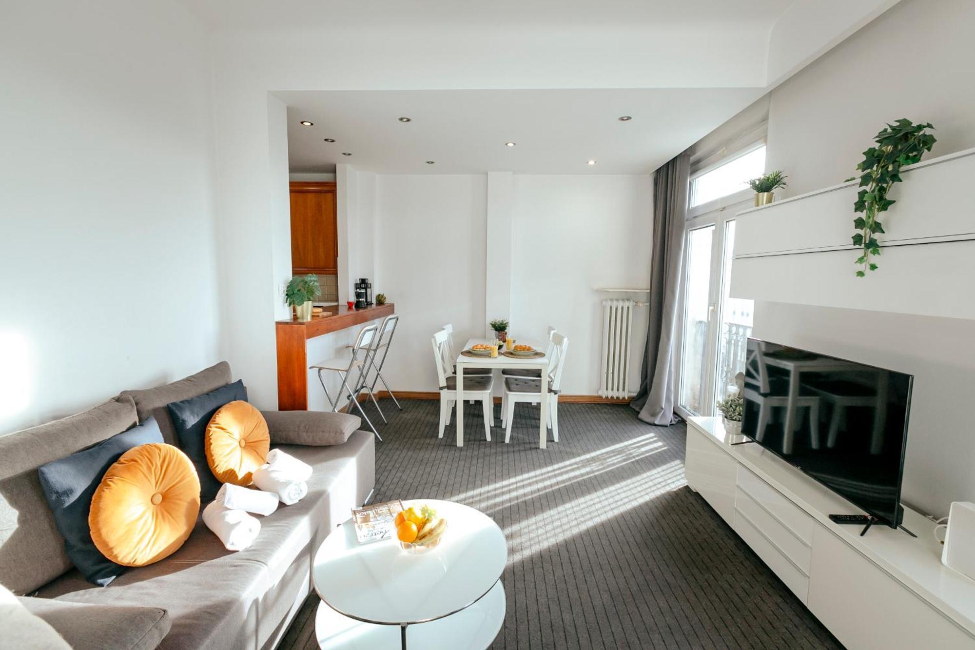 Plac Konstytucji 6 Orange - Apartament Dla 4 Osob - Bezplatny Parking - Free Parking - Piekny Widok Na Panorame Warszawy Varsóvia Exterior foto